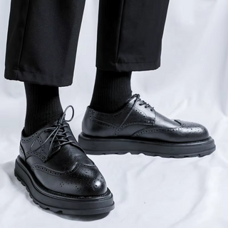 Heritage brogues with classic detailing for men | West