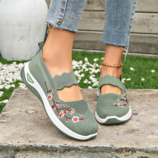 Lightweight ballet flats with pointed toe for women | Tilly