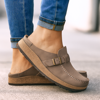 Supportive slip-on shoes with classic silhouette for women | Brisa