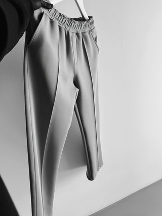 Classic pleated everyday trousers for men | Ellison