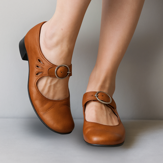 Classic orthopaedic everyday leather flats for women | Mary