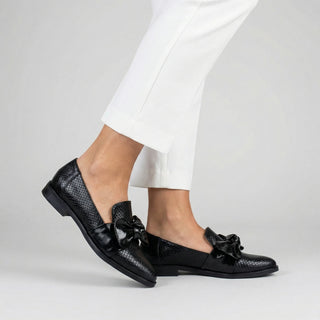 Elegant bow-embellished loafers for women | Claudia