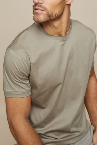 Classic luxe soft tailored everyday t-shirt for men