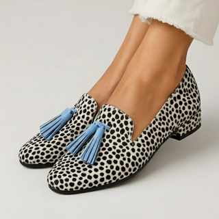 Tassel-embellished loafers with pointed silhouette for women | Mira
