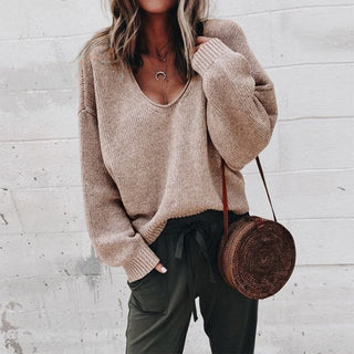 Classic knit V-neck everyday jumper for women