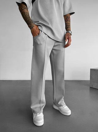 Classic pleated everyday trousers for men | Ellison